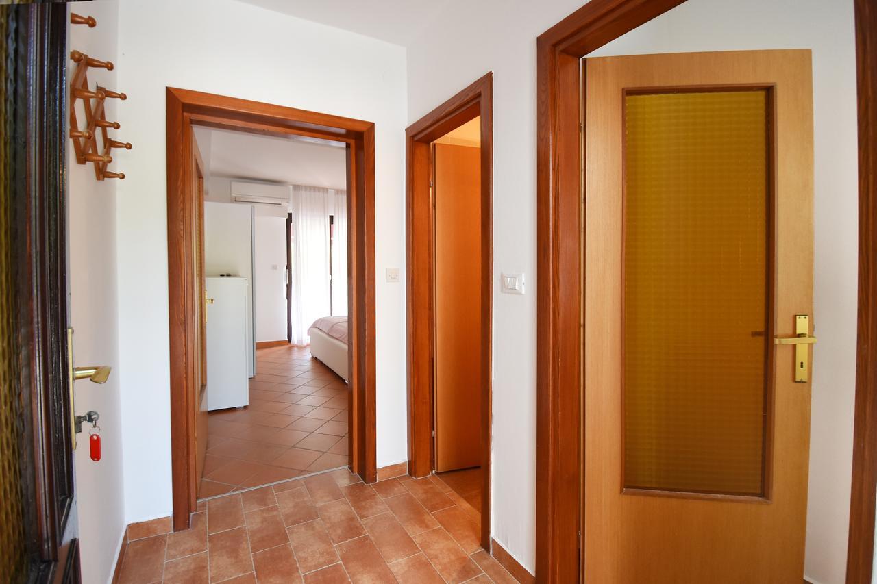 Apartment Sambris No 1 เวอร์ซาร์ ภายนอก รูปภาพ