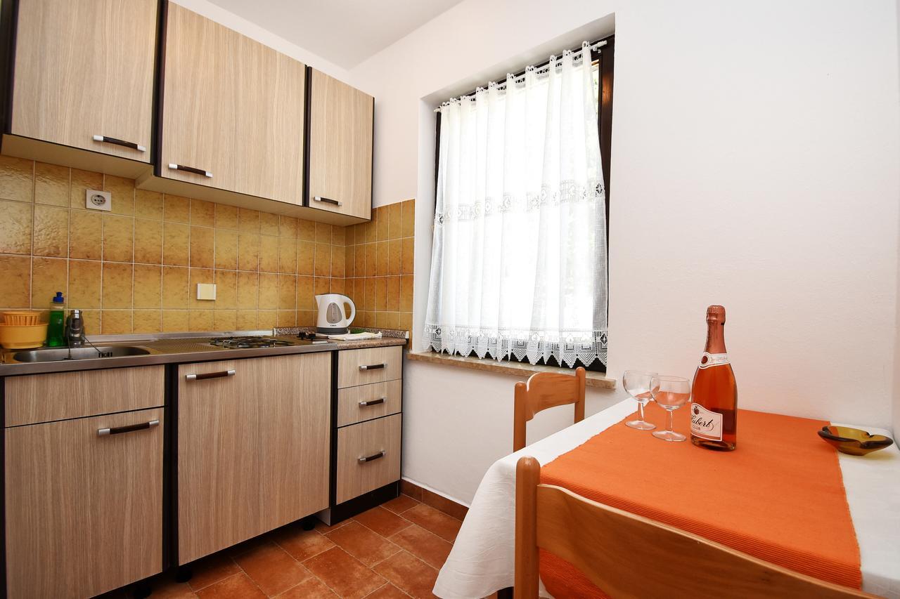 Apartment Sambris No 1 เวอร์ซาร์ ภายนอก รูปภาพ
