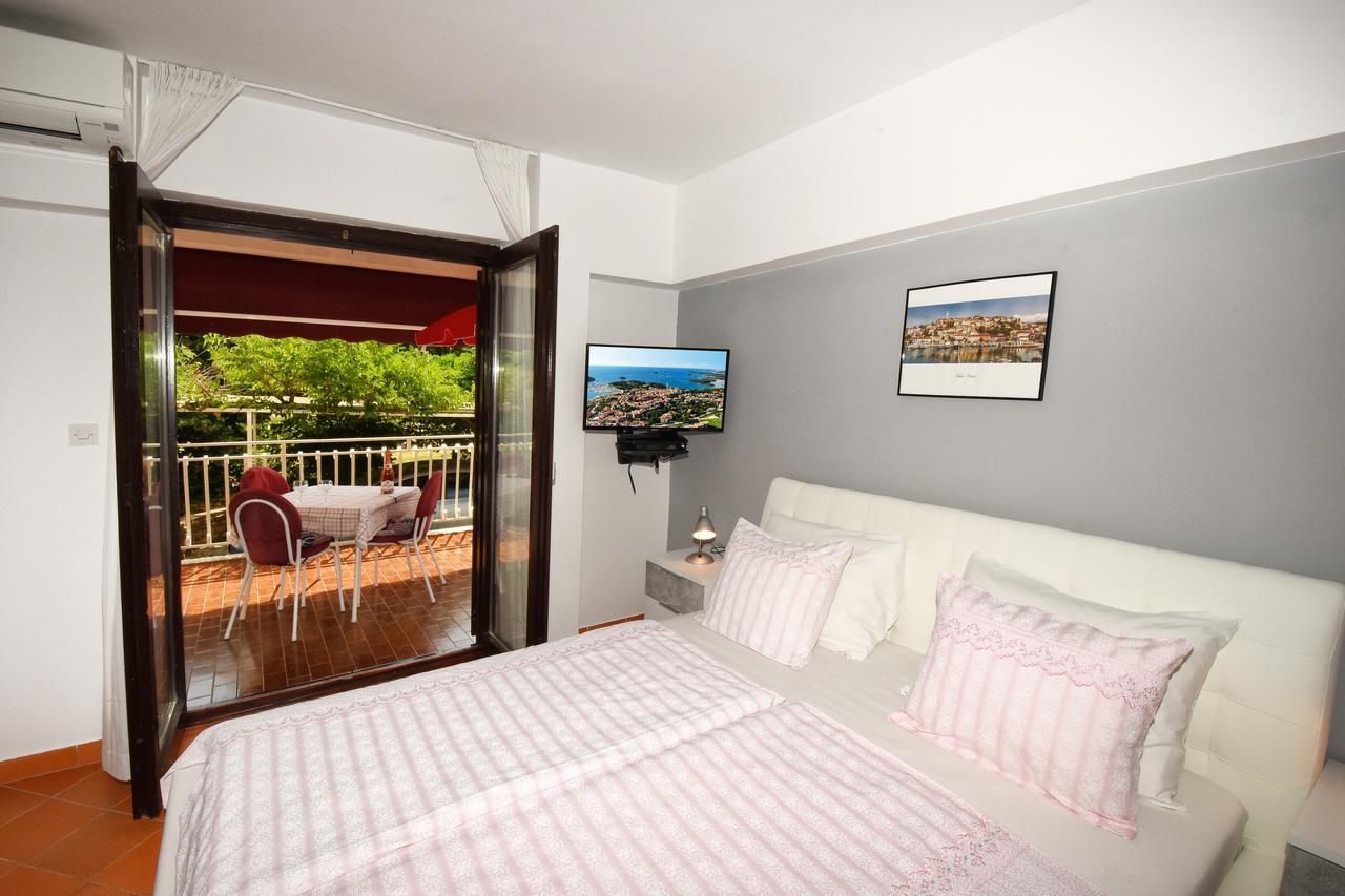Apartment Sambris No 1 เวอร์ซาร์ ภายนอก รูปภาพ